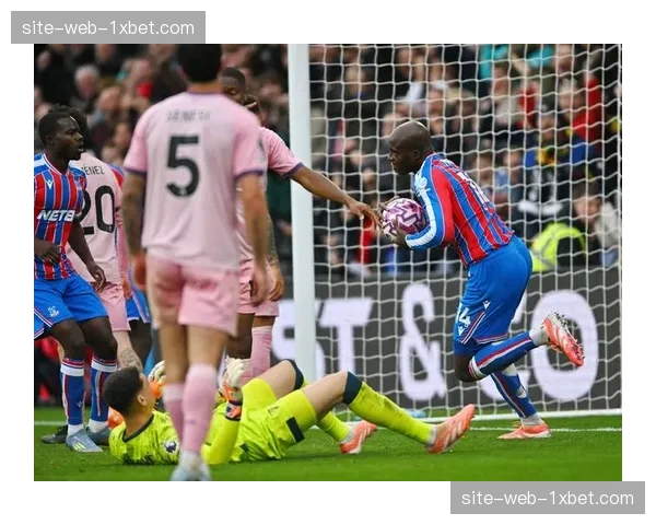 伯恩茅斯连续12轮不败创队史纪录 塞内西领衔防线构筑禁飞区 伯恩茅斯连续12轮不败创队史纪录 塞内西领衔防线构筑禁飞区